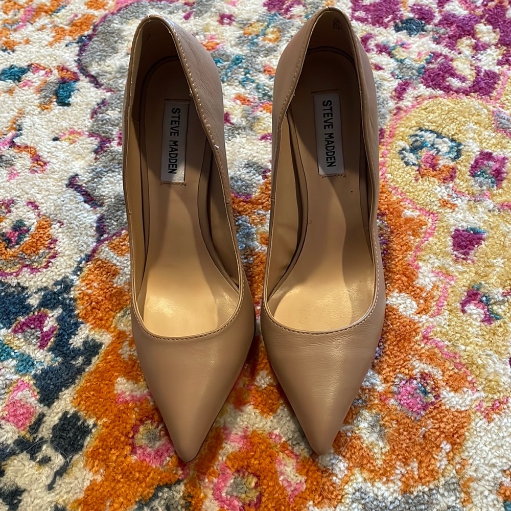 Steve Madden nude pumps